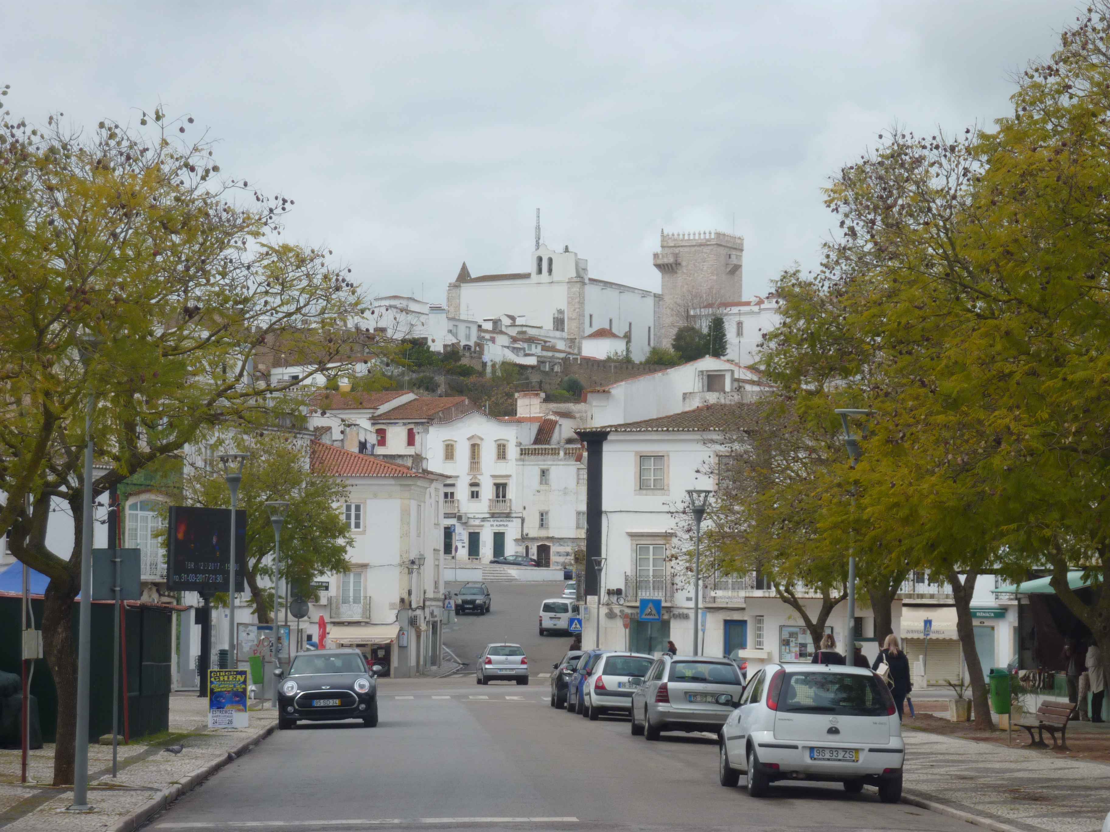 Photos de Bas De La Ville De Estremoz Avec Vue Sur Le Chateau