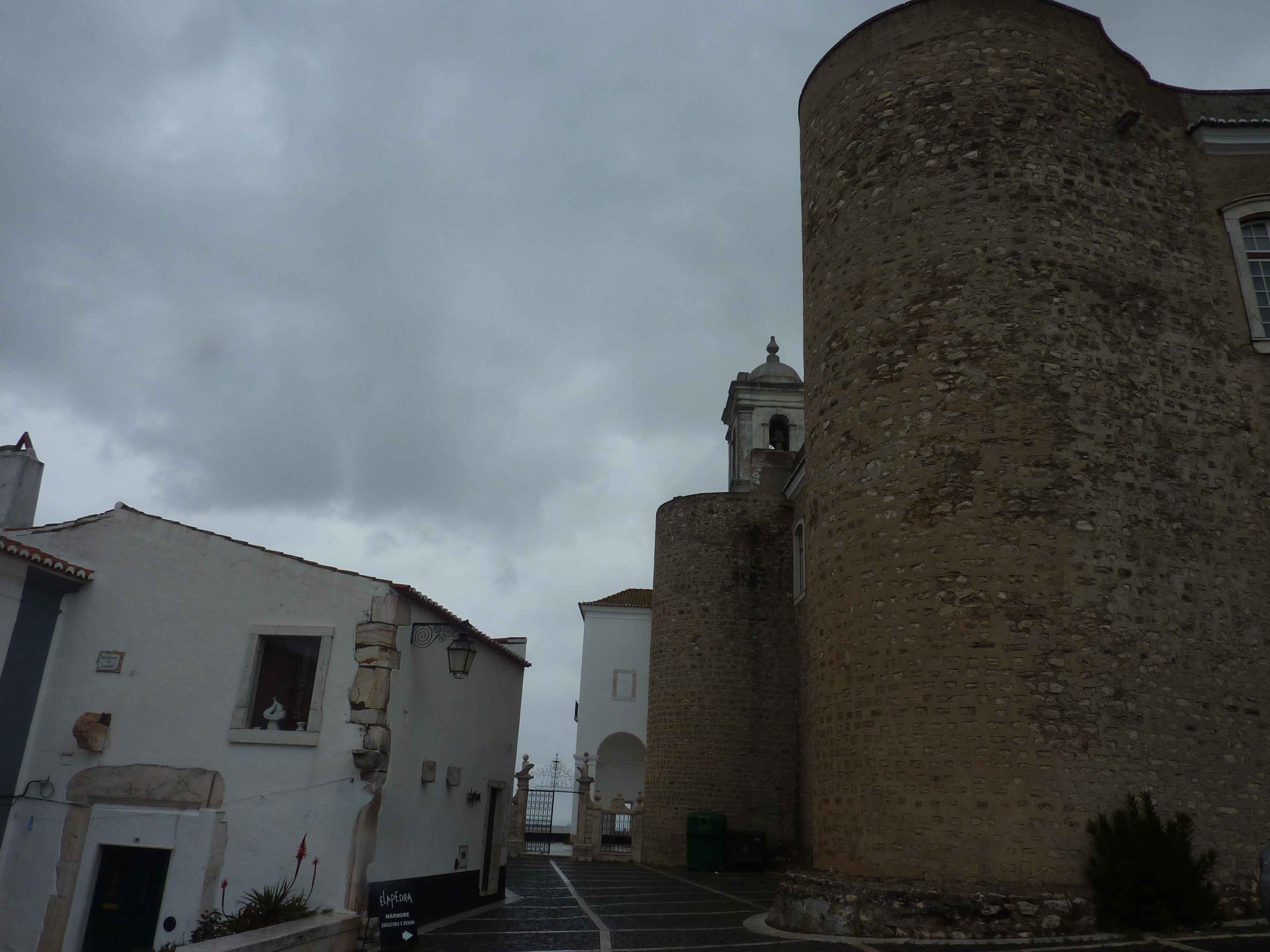 Photos de Patio De La Chapelle De La Reine Isabelle En Alentejo