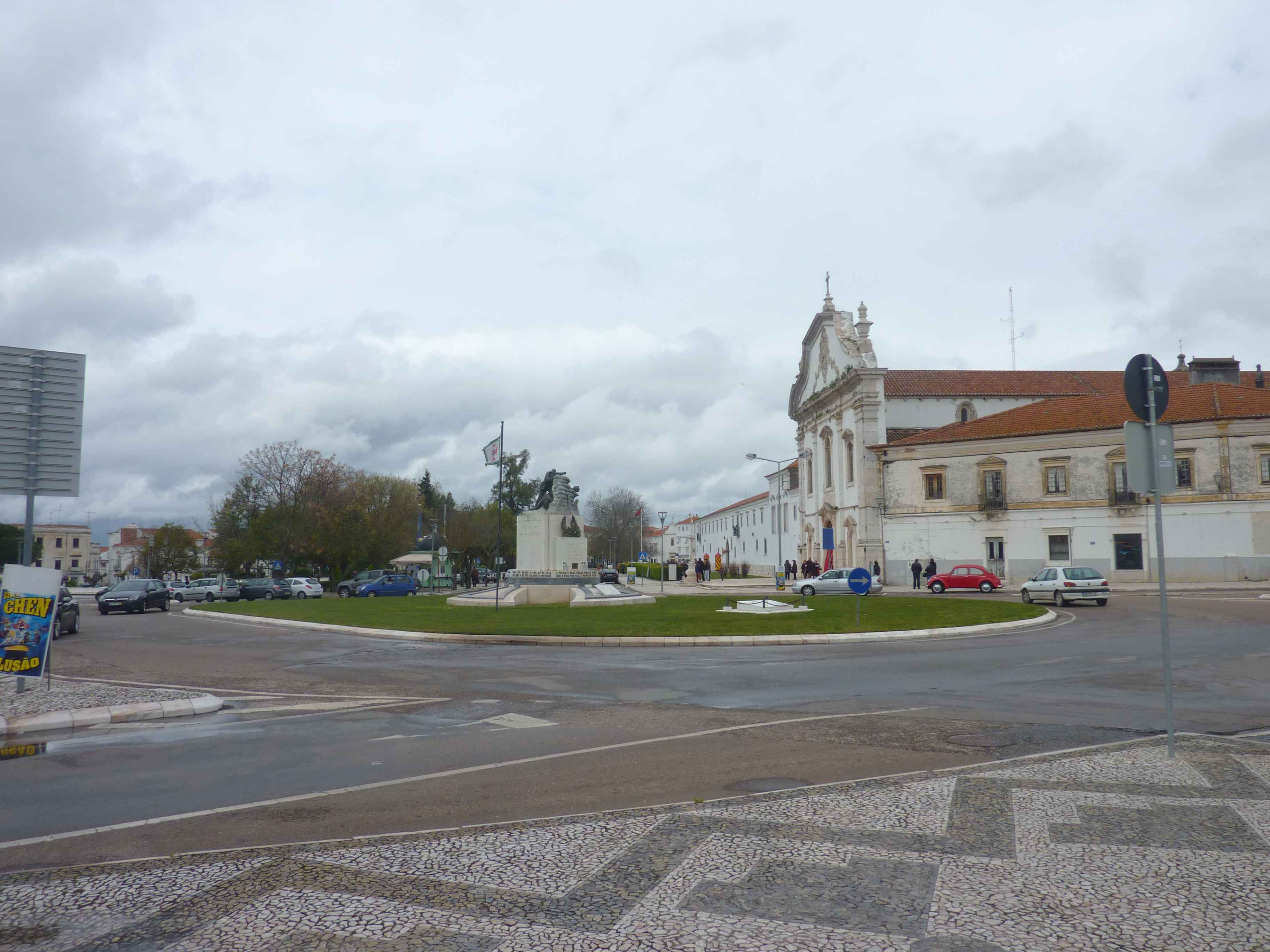 Photos de Rond Point Entre La Caserne Et La Grande Place De Estremoz En Alentejo