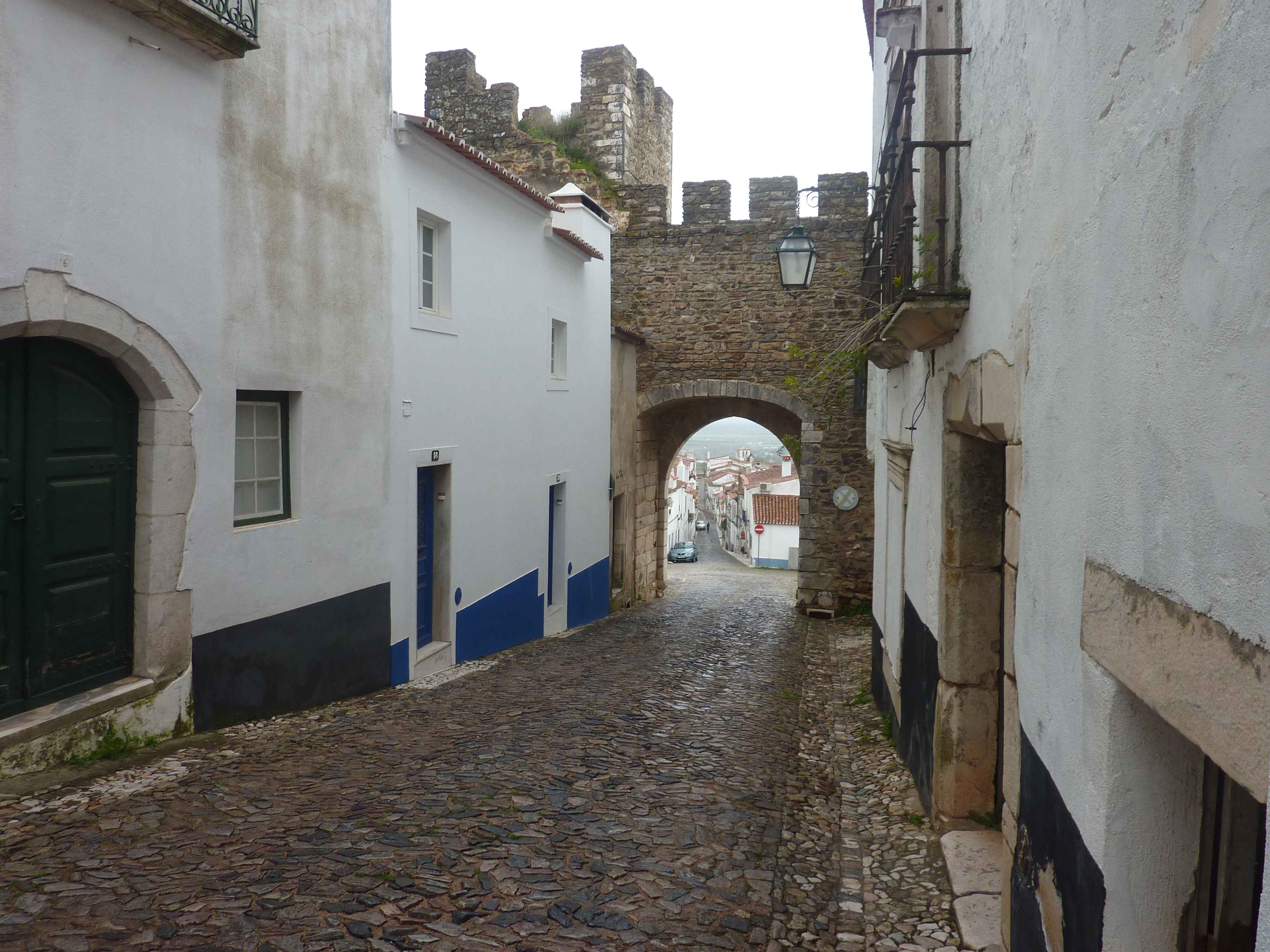 Photos de Rua Do Arco De Santarem Pavee Pour Entree Dans La Forteresse De Estremoz