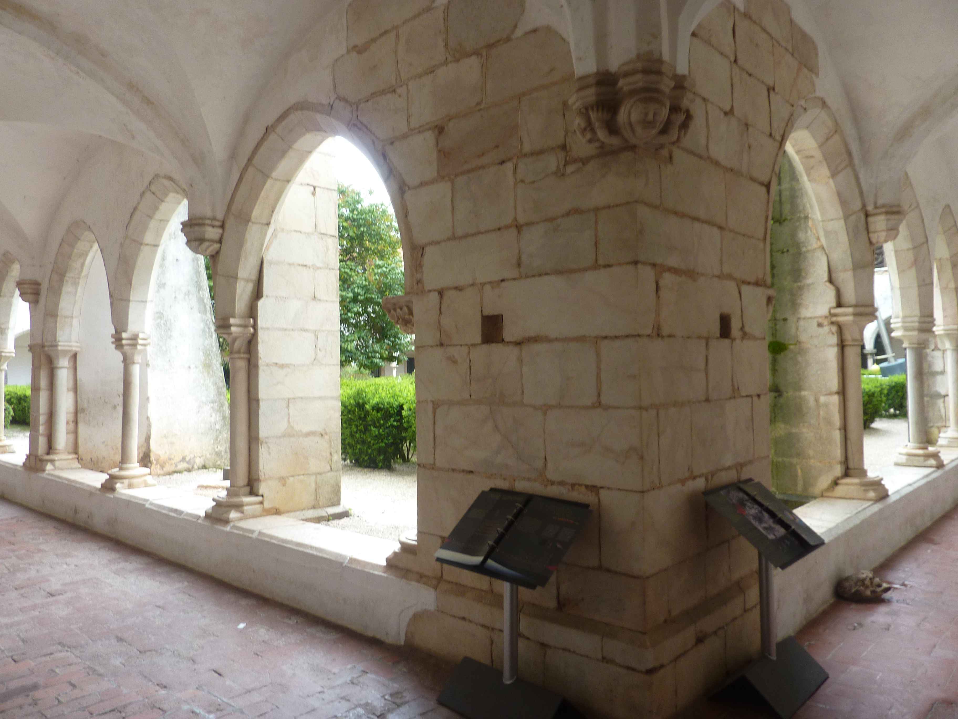 Photos de Magnifique Cloitre Dans La Ville Portugaise De Estremoz