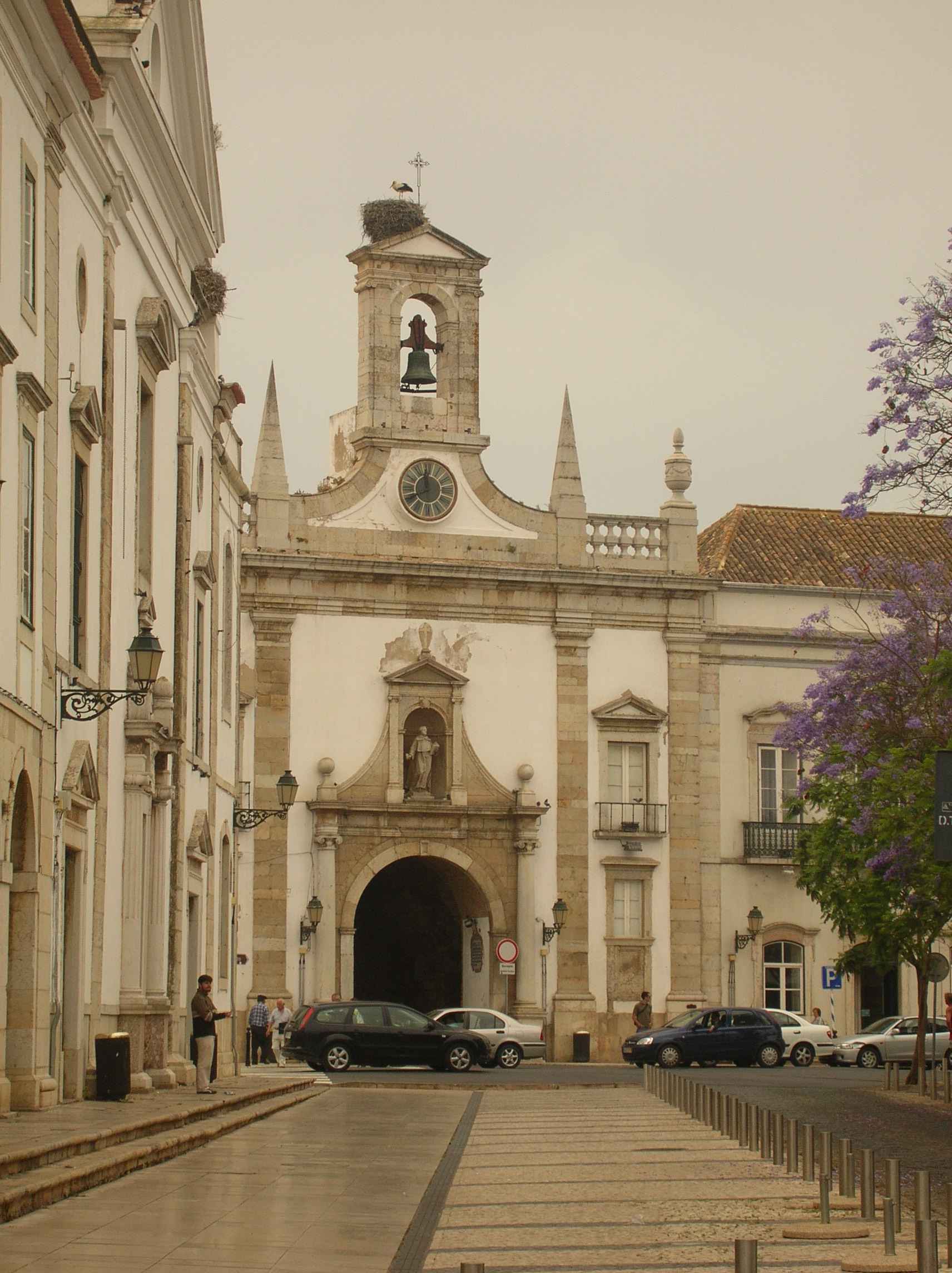 Belle Place Et Eglise De Faro