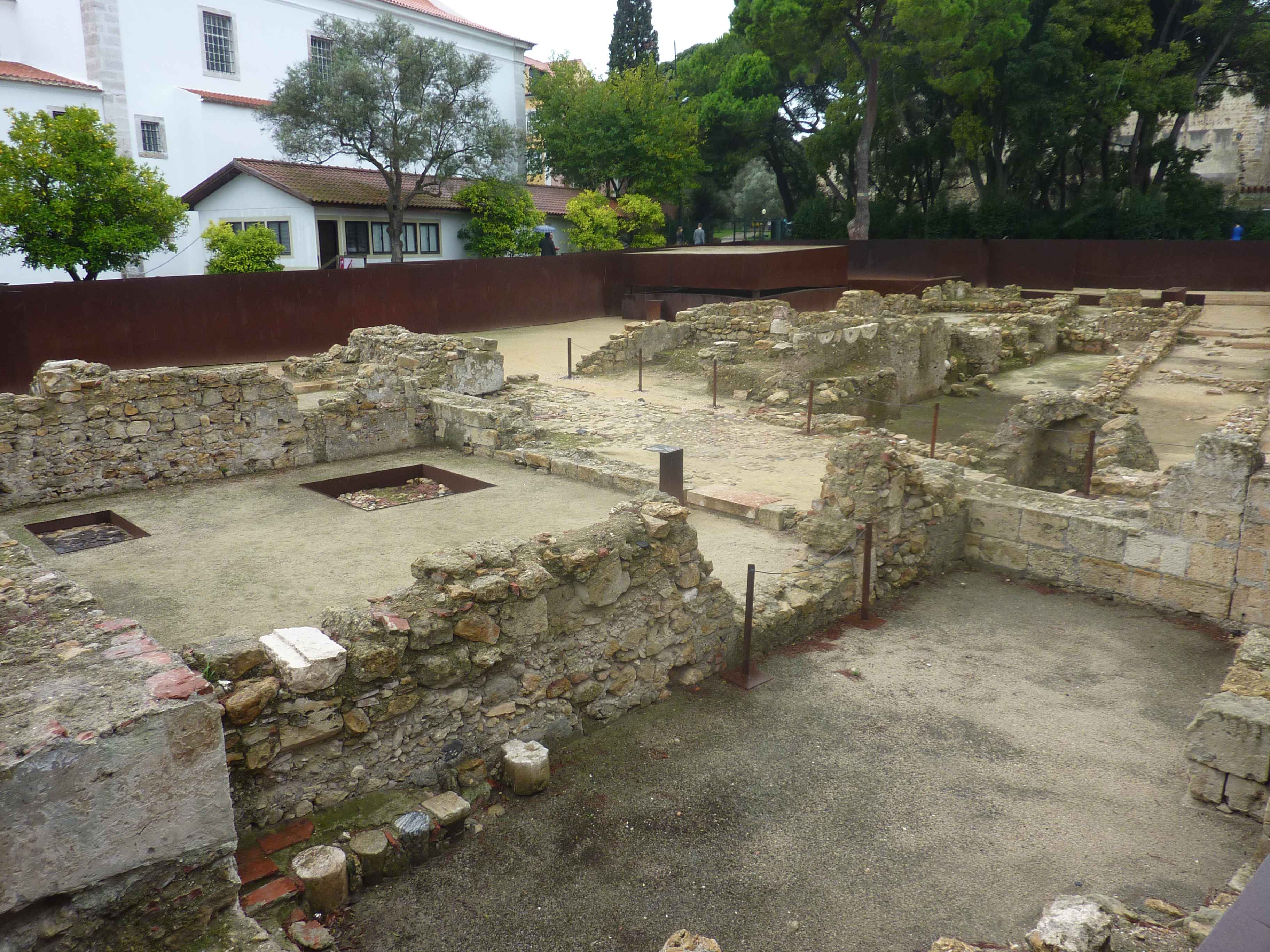 fouille-archeologique-chateau-sao-Jorge-Lisbonne.jpg