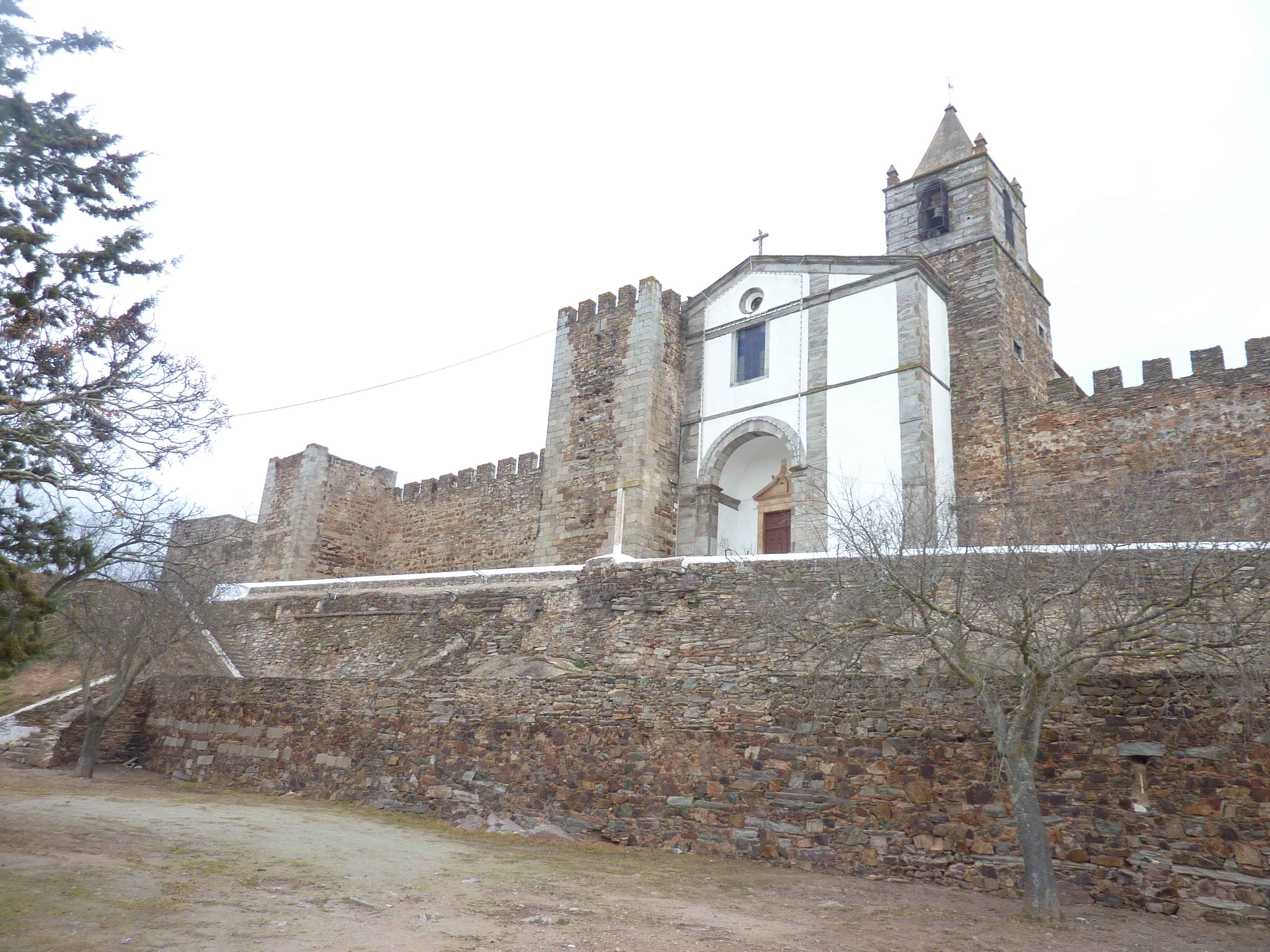 Photos de Eglise Inseree Dans Un Chateau Maure