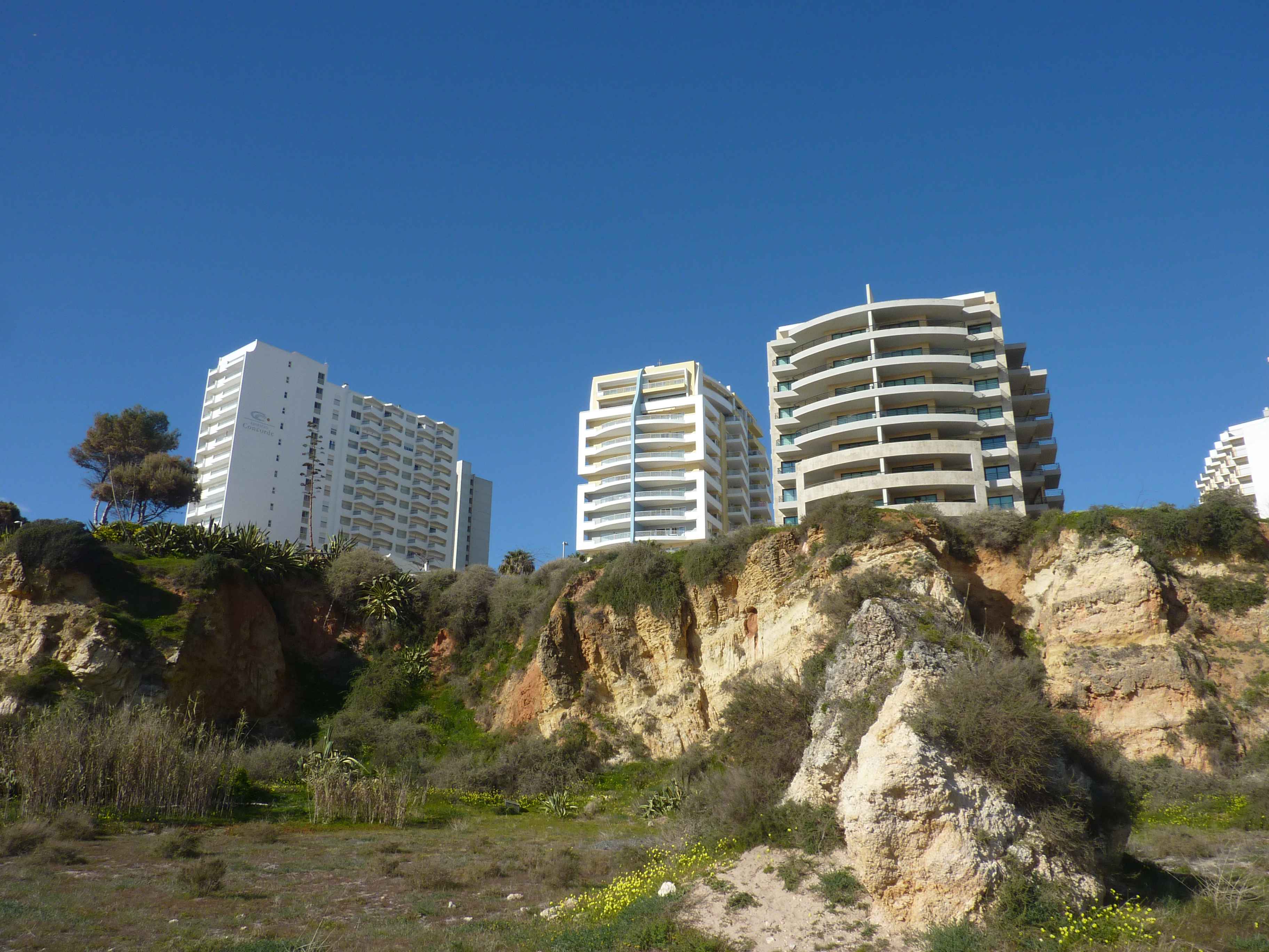 Les Immeubles De Bord De Mer De Portimao En Algarve Au Portugal