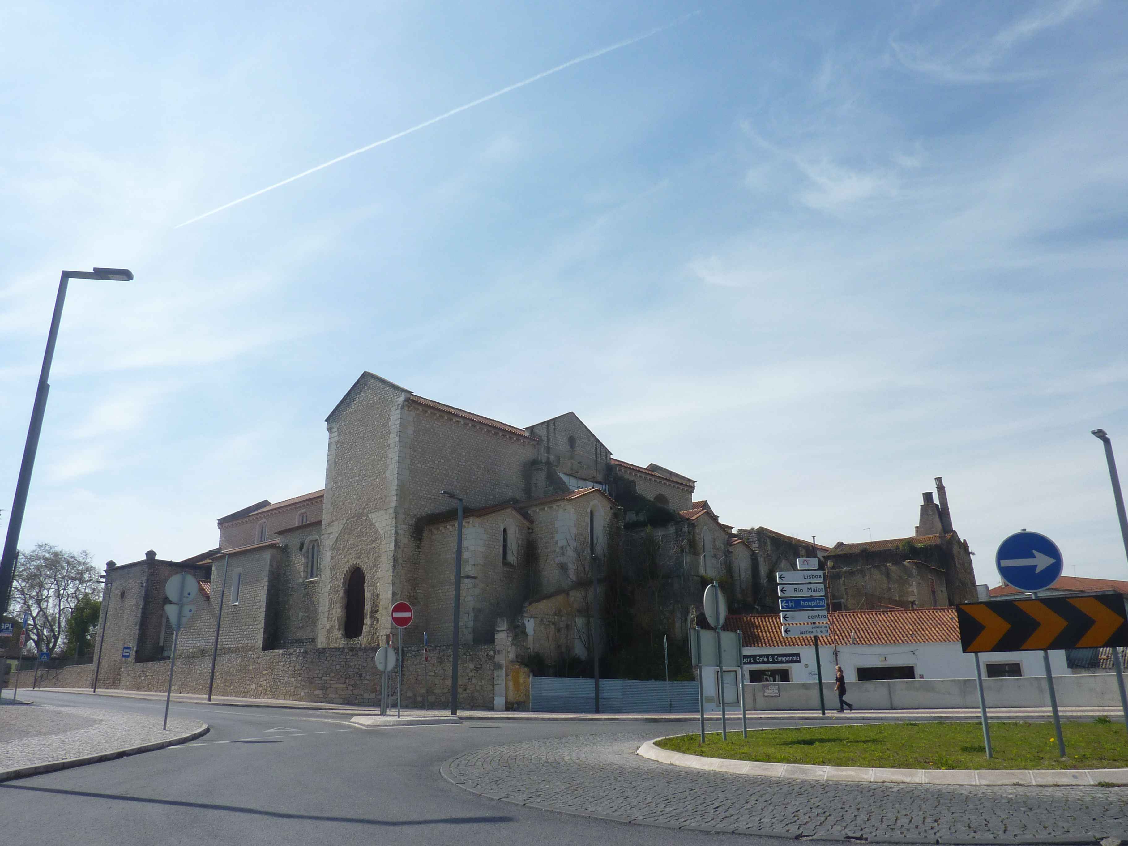 Photos de Eglise Dans La Ville Semi Moderne De Santarem Au Portugal